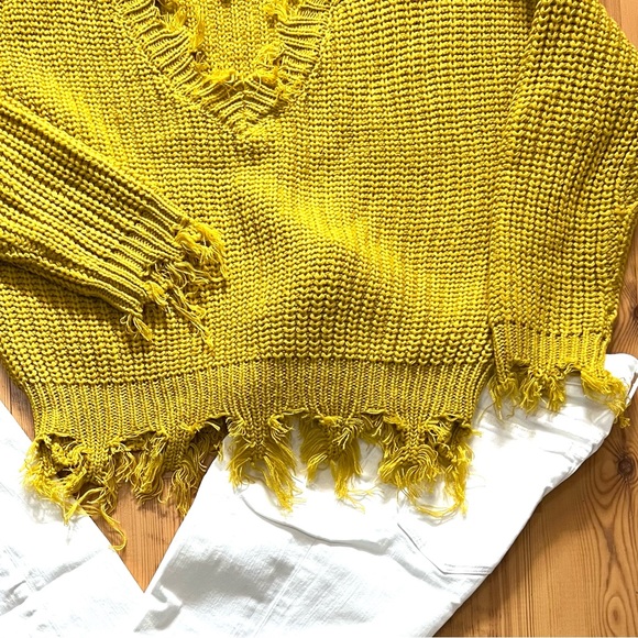 Love Tree Women's Frayed Sweater Yellow Size Large Good Condition - Picture 5 of 9